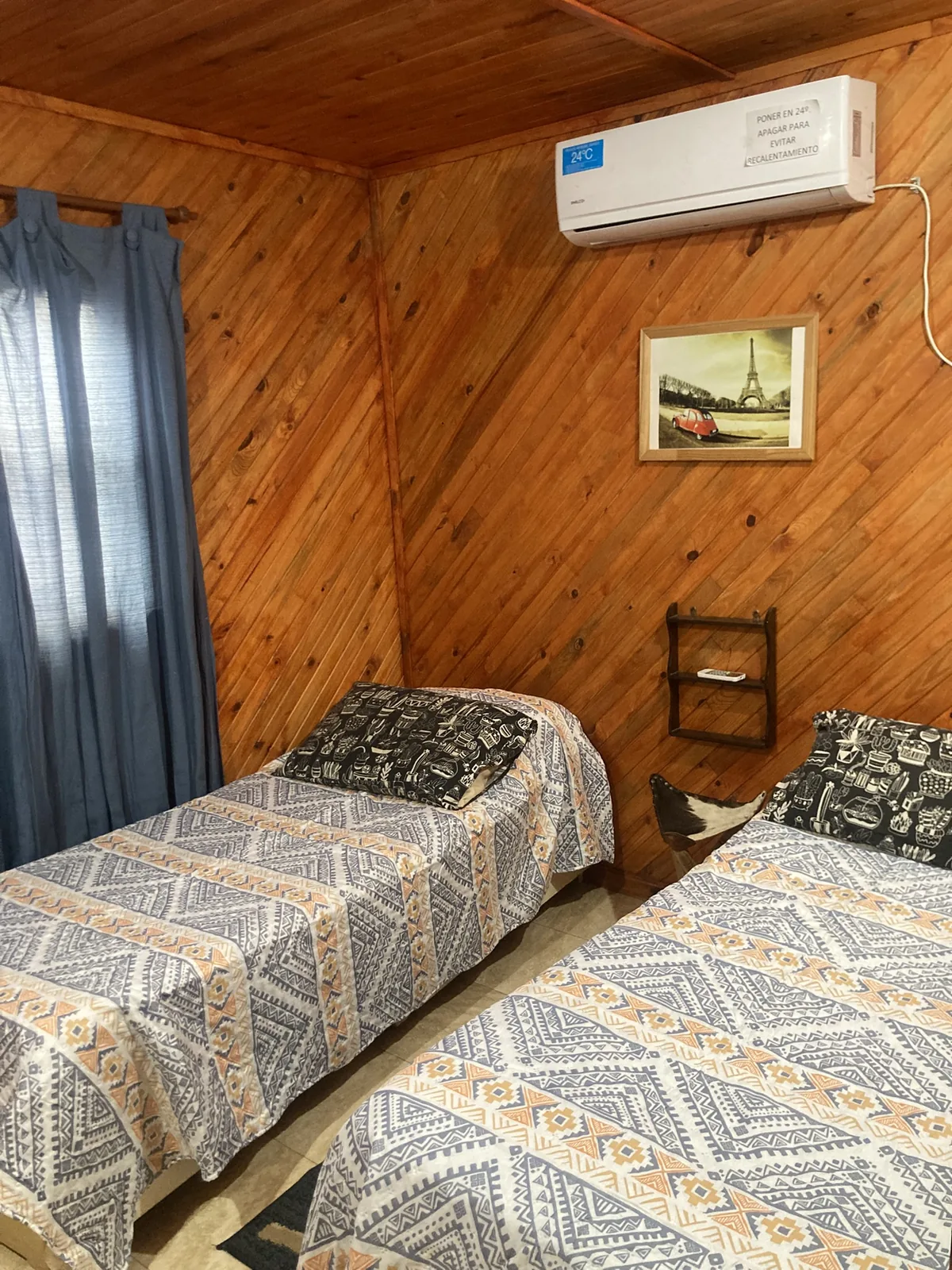 Dormitorio con camas individuales de Cabaña Cactus I