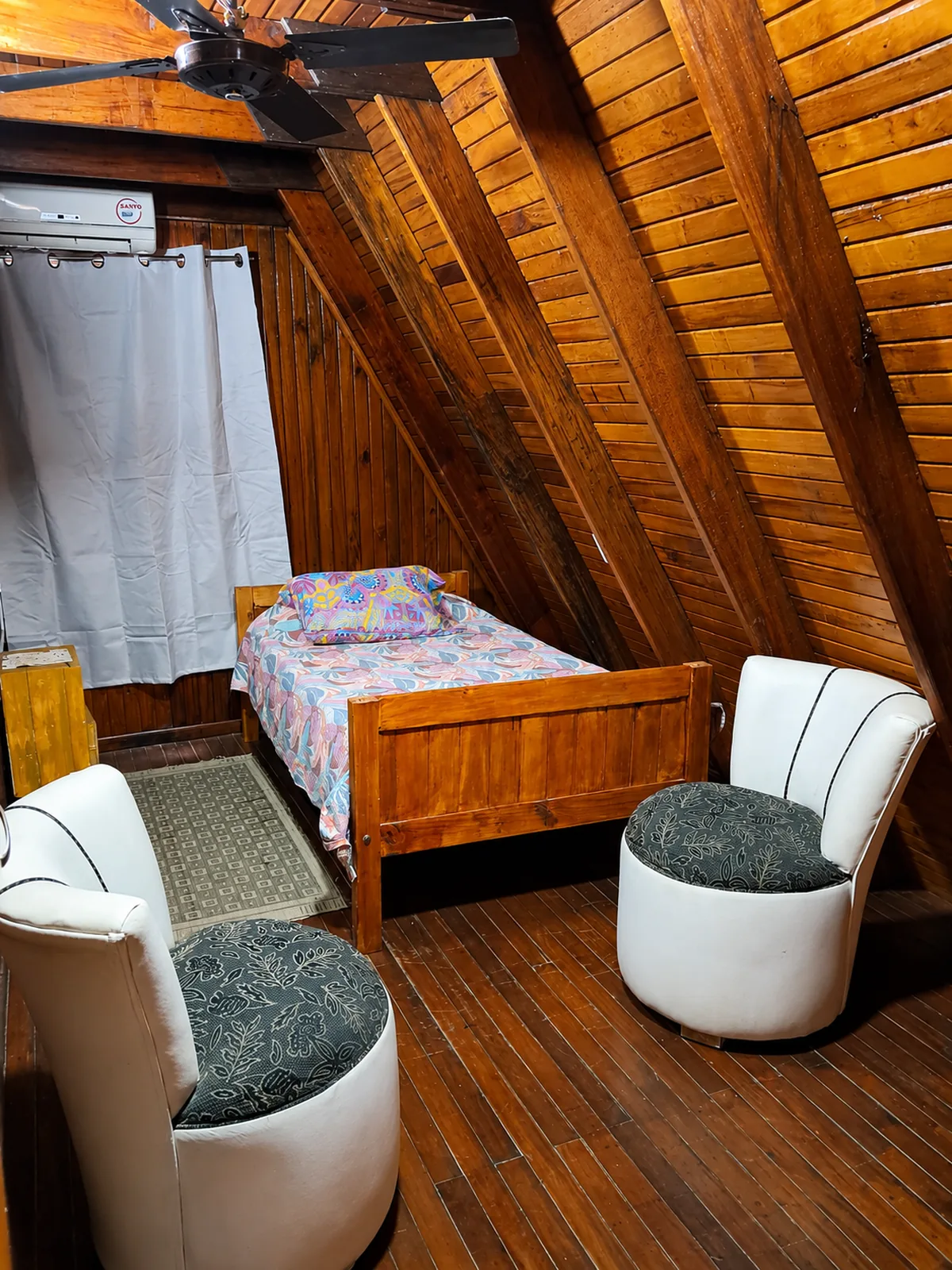 Dormitorio en altillo de Cabaña Cactus II