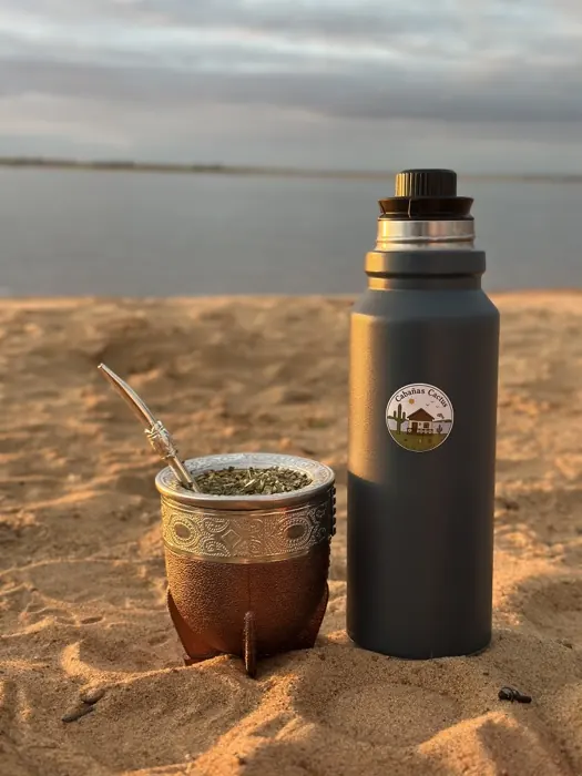 Mate en la playa de Paso de la Patria